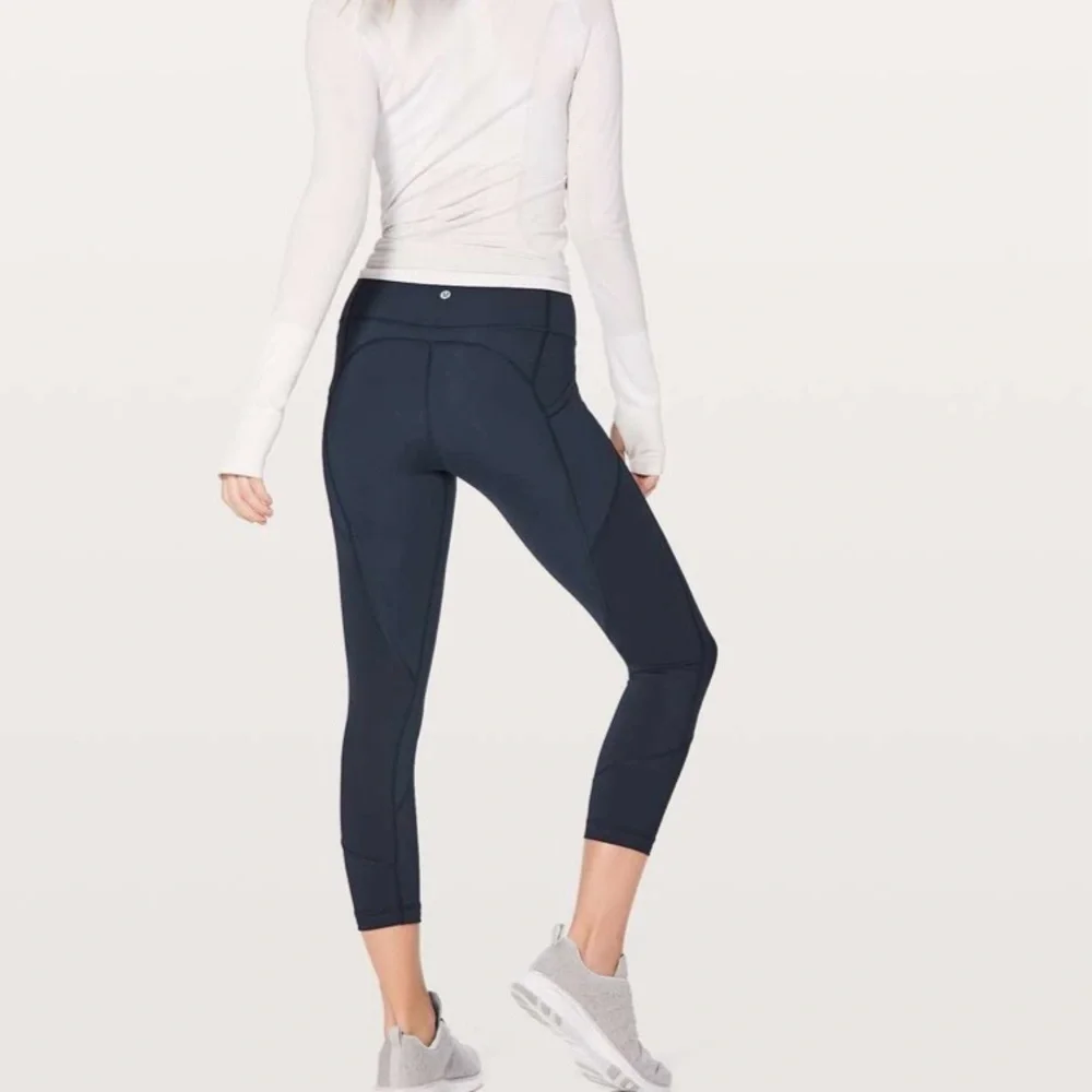 Lululemon 10 All The Right Places Crop II 23